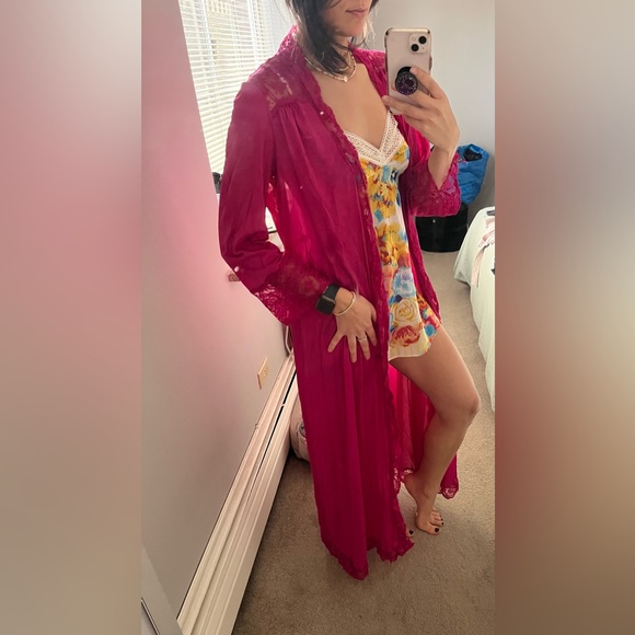 1980's Olga Peignoir Robe 🌸 - Picture 2 of 11